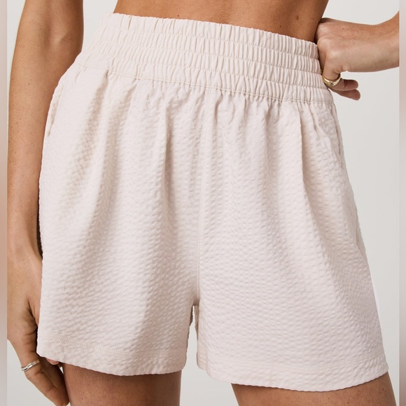 Vuori Pants - Vuori Villa Textired Short - Milkweed - Women’s Size Small